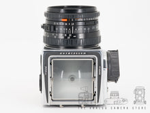 Afbeelding in Gallery-weergave laden, Soon for sale | Hasselblad 503CW, 3200 ISO + CFE 80mm 2.8 + A12 (CLA)
