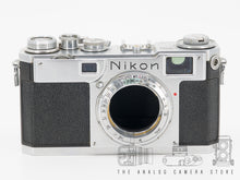Afbeelding in Gallery-weergave laden, Soon for sale | Nikon S2 + W Nikkor 35mm 2.5 + Nikkor S.C 50mm 1.4 + Nikkor Q.C 135mm 3.5
