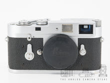 Load image into Gallery viewer, Leica M2, 1961 | READ
