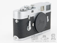 Load image into Gallery viewer, Leica M2, 1961 | READ
