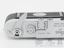 Load image into Gallery viewer, Leica M2, 1961 | READ
